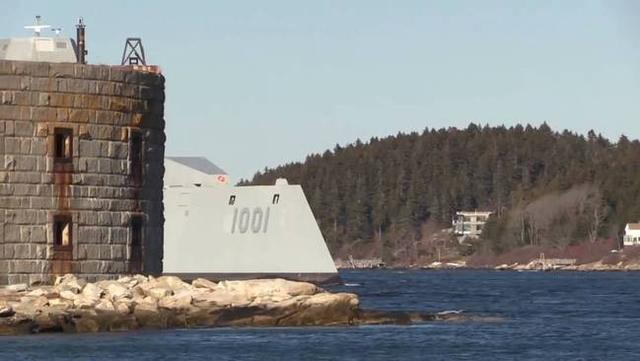 055加油！美朱姆沃尔特大驱二号舰进行首次海试