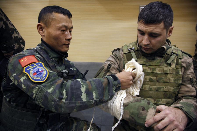 直击中俄合作2017联合反恐演训 俄军玩起中国武器