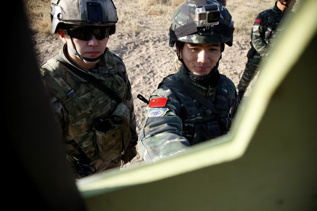 直击中俄合作2017联合反恐演训 俄军玩起中国武器