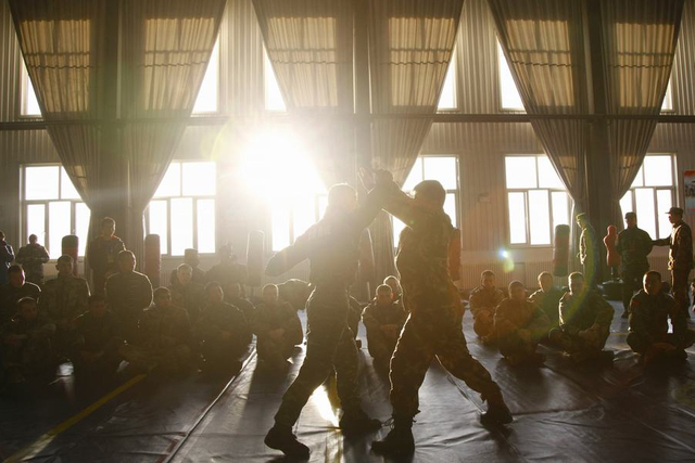 直击中俄合作2017联合反恐演训 俄军玩起中国武器