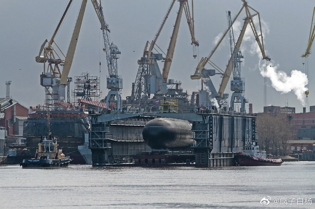 俄海军太平洋舰队第四艘636.3型潜艇“乌法”号下水_新浪图片