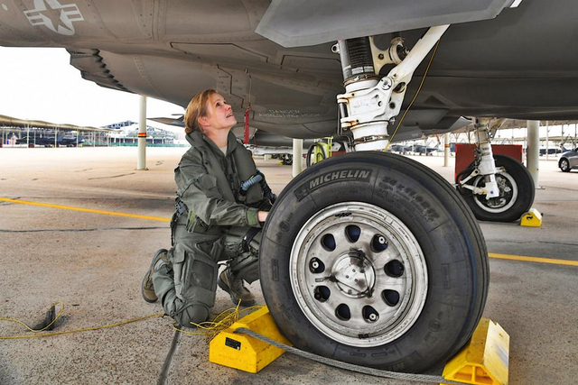 大姐真是条汉子!美军首位F35A战斗机女飞行员曝光