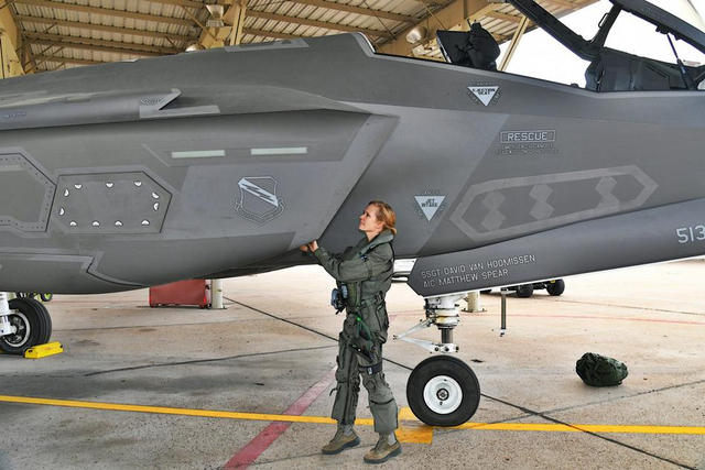 大姐真是条汉子!美军首位F35A战斗机女飞行员曝光