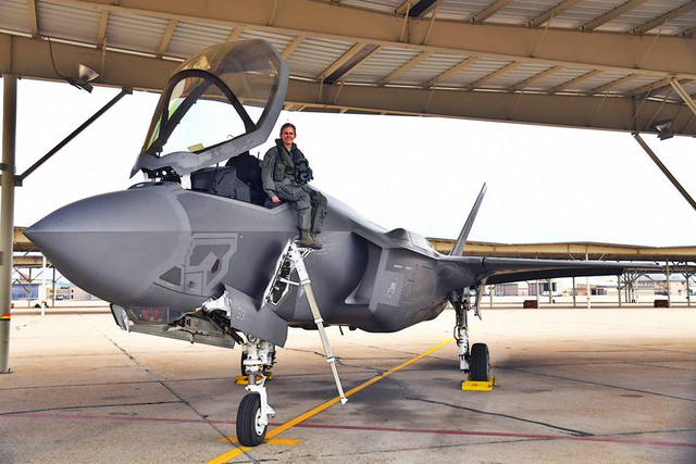 大姐真是条汉子!美军首位F35A战斗机女飞行员曝光