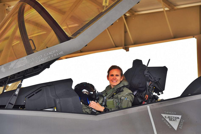 大姐真是条汉子!美军首位F35A战斗机女飞行员曝光