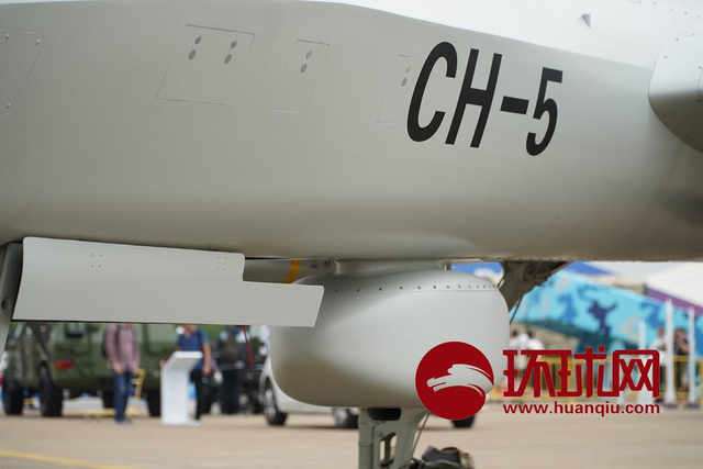 一次干掉8辆坦克！我军彩虹5无人机化身炸弹卡车