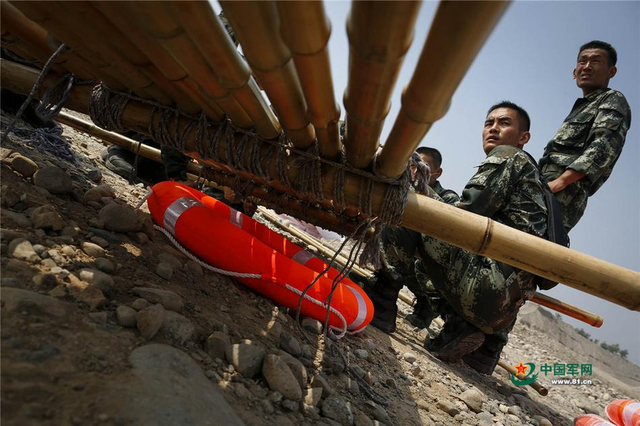 瓶子做船舶 w640slw.jpg