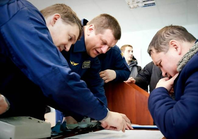 谁是土豪谁贫困一目了然!中美俄日越空军基地比教