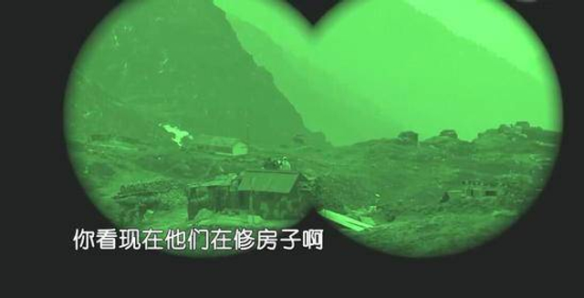 走在战争边缘!我军官兵荷枪实弹在中印对峙地带升旗