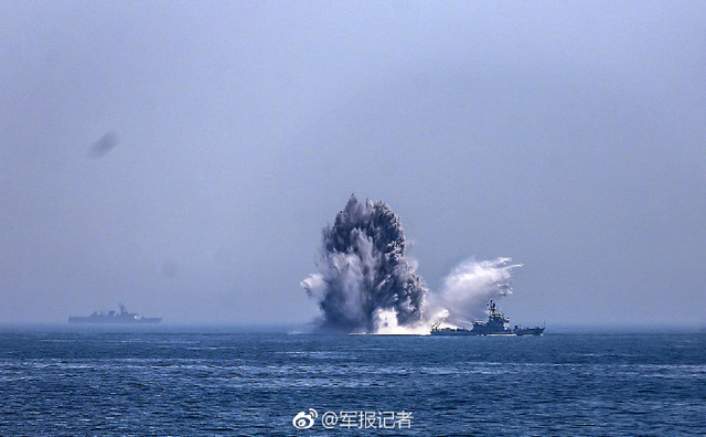 我海军演习无人潜航器反水雷