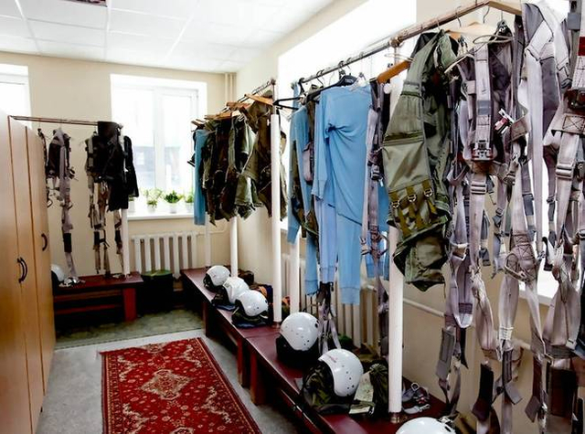 谁是土豪谁贫困一目了然!中美俄日越空军基地比教