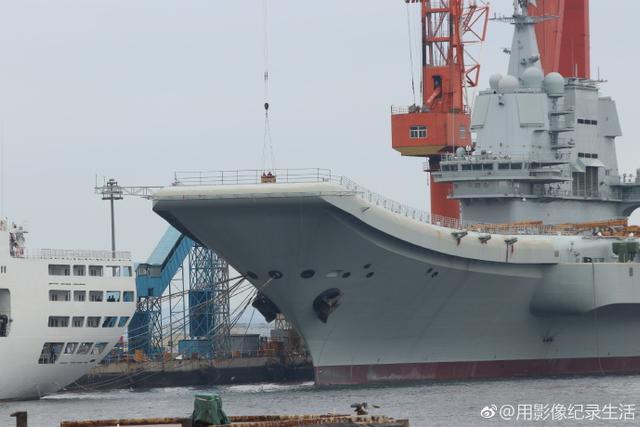 我国产航母或进行甲板倾斜试验
