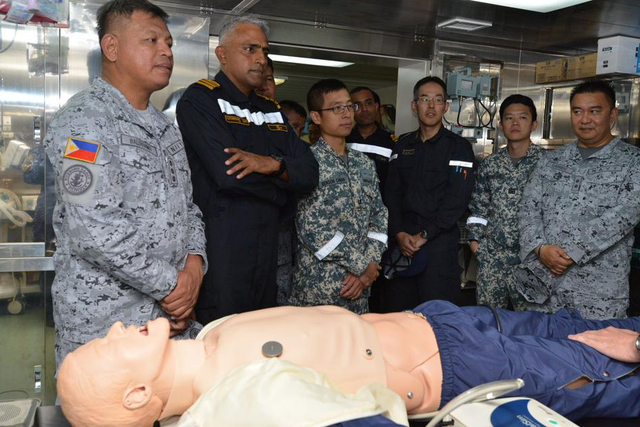 日本很嘚瑟！环太军演各国在日准航母上首次会晤