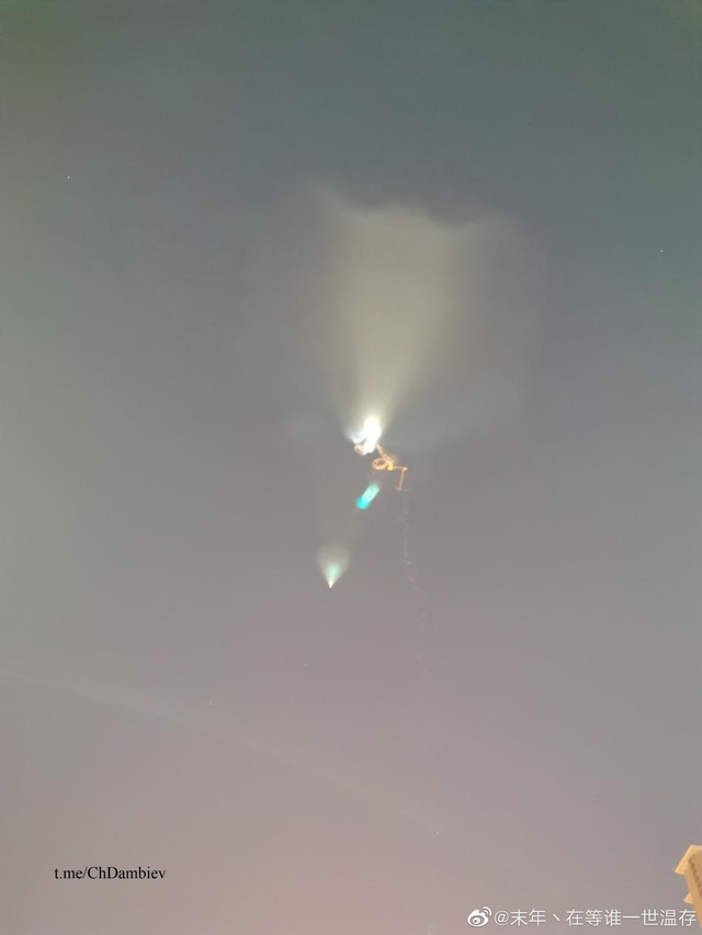 夜空中留下绚丽彩虹!中国陆基中段反导试验成功