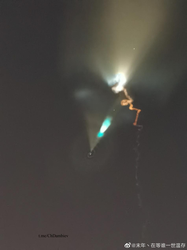 夜空中留下绚丽彩虹!中国陆基中段反导试验成功