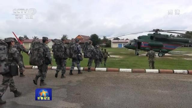 我军医疗队赴老挝水库溃坝灾区