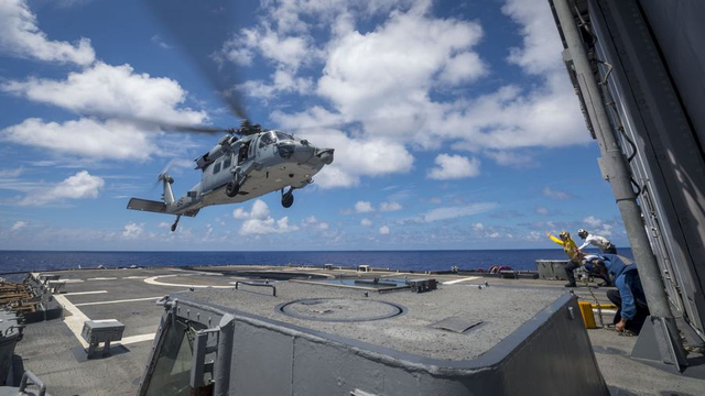 还想绕南海?美国海军里根号航母抵达菲律宾