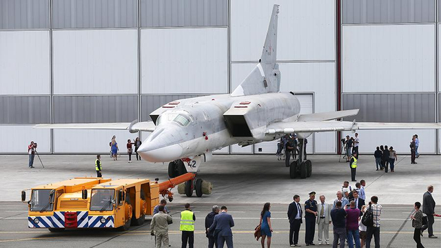 逆火冲上云霄！俄最新图22M3M战略轰炸机完成首飞