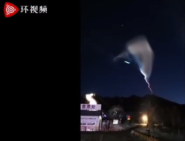 夜空中留下绚丽彩虹!中国陆基中段反导试验成功