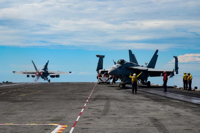 地区稳定破坏者!美国双航母战斗群再闯南海