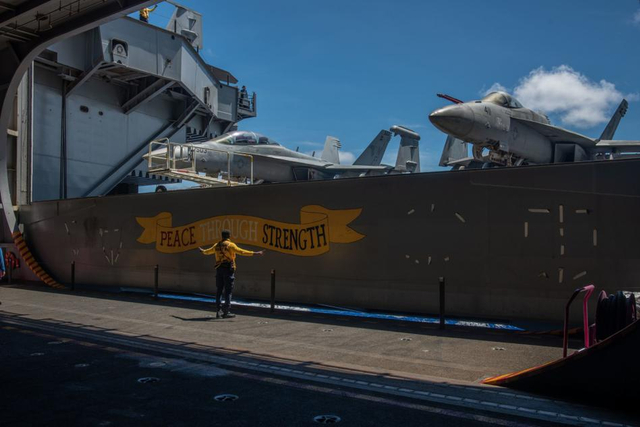 地区稳定破坏者!美国双航母战斗群再闯南海