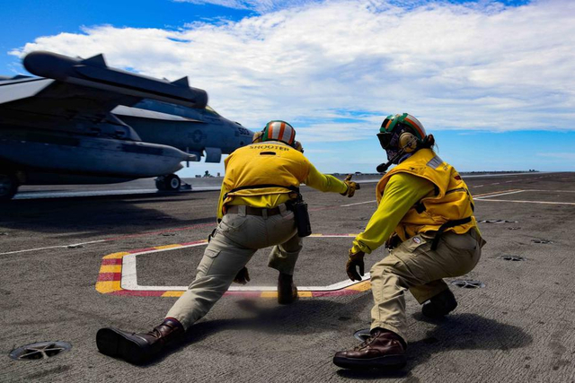 地区稳定破坏者!美国双航母战斗群再闯南海