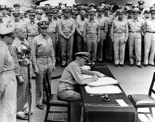 1942年2月15日在新加坡投降的英国将军珀西瓦尔将军