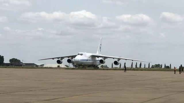 安124机腹货仓能装2架米35武直