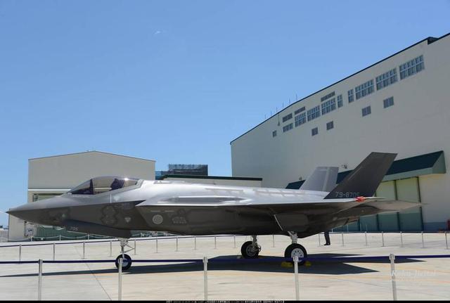 日本空自高调展示首架F35战机