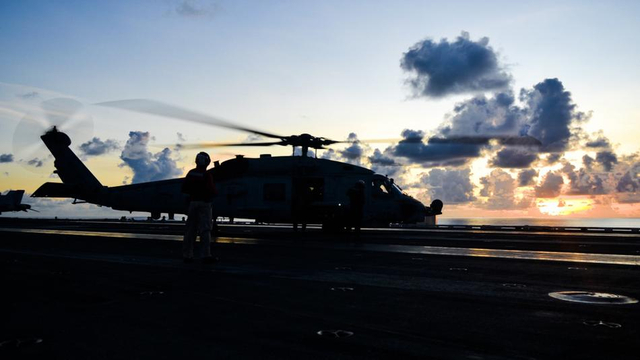 一个月来两次！美军航母无视警告重返南海军演