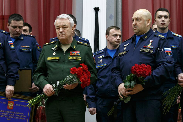 尽显军人英雄胆！俄为牺牲苏25飞行员办隆重葬礼