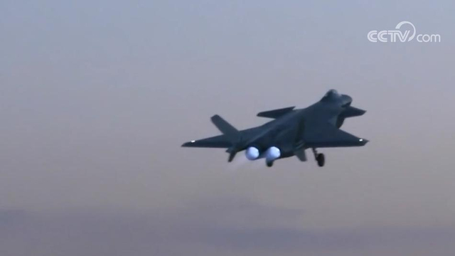 战力堪称亚洲第一！我军歼20新照曝光割裂迷彩夺目