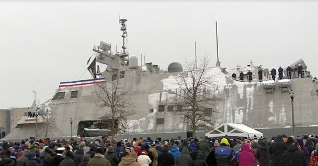 中国也有同款舰！美军最新战舰在加拿大港口惨被冻住