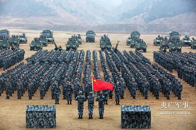 空降兵新年开训18般轻武器上阵