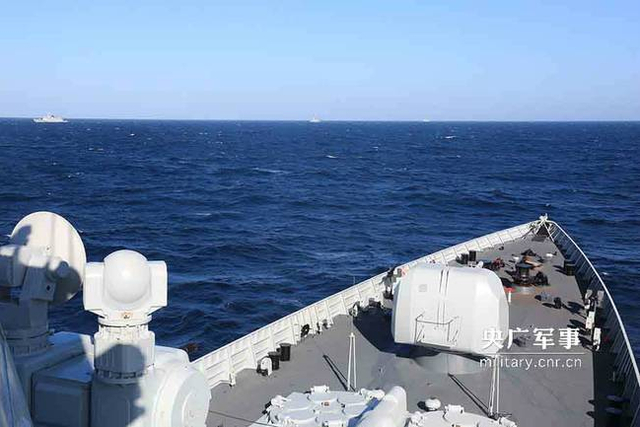 中国海军第27批护航编队通过苏伊士运河进入地中海