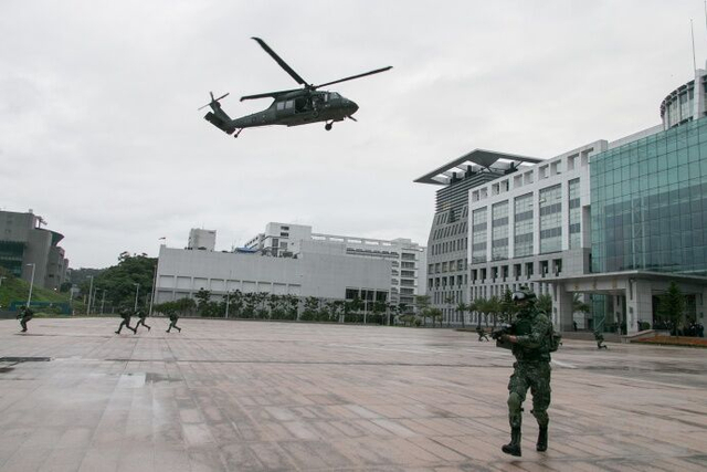 台军宣布UH60黑鹰直升机成军