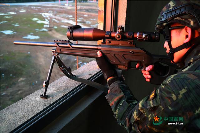 中国武警特种兵近身作战练反恐