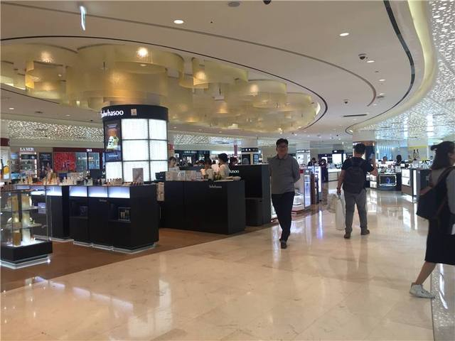 没了中国游客 乐天韩国免税店门可罗雀
