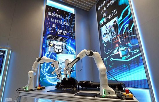 △位于上海黄浦江畔的“模速空间”内展示的人工智能产品