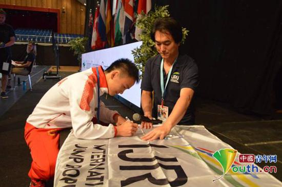 跳绳队队员参赛中。本人供图