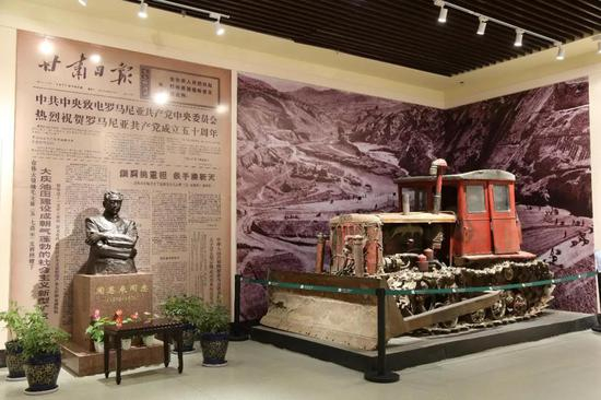 东方红75型推土机