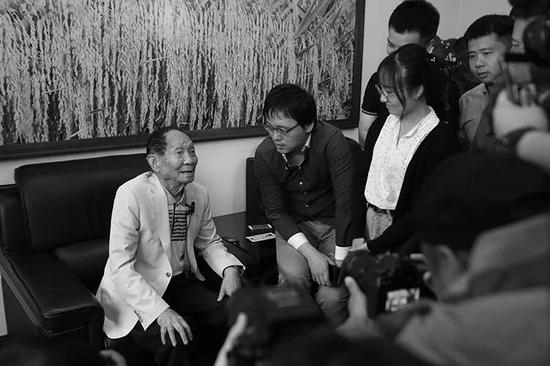  2019年10月12日，湖南省国家杂交水稻工程技术研究中心，袁隆平接受记者采访。新京报记者 王飞 摄