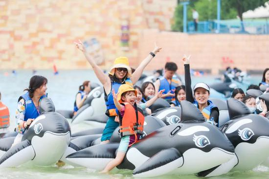  端午假期，东湖水上嘉年华正式开启。玛雅海滩水公园供图