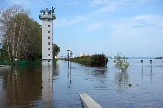  2021年6月23日，黑龙江黑河市大黑河岛部分地段被江水淹没。人民视觉 图