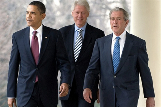 三位已退休美国总统（从右至左）——小布什、克林顿、奥巴马