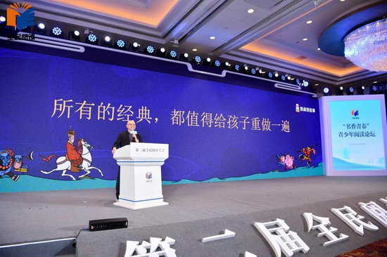  图为儿童故事大王凯叔在青少年阅读论坛发表演讲
