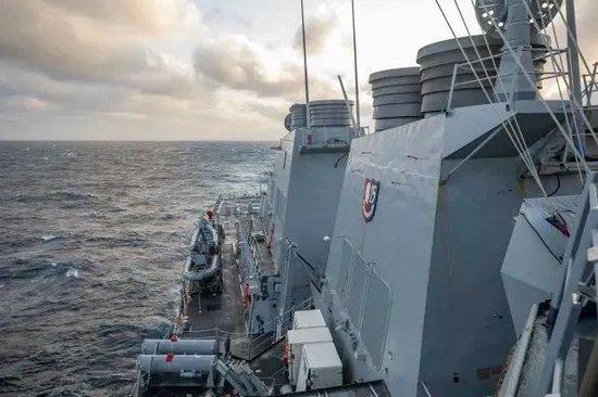 2021年11月，美军发布的“米利厄斯”号穿航台湾海峡图片