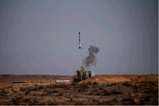 发射状态的S-400导弹图：资料