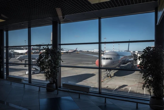 莫斯科机场滞留的飞机&nbsp; 图源：纽约时报