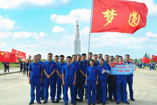 控制系统科技人员参加梦天实验舱转场活动